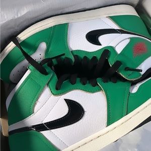 Lucky green retro air jordan ones! Used but def in good shape!